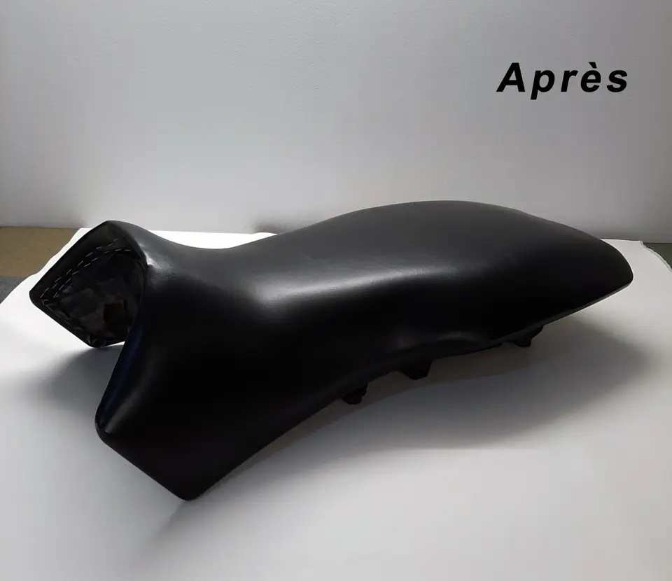 Selle de quad entièrement refaite en vinyle noir